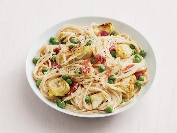 Как приготовить - Спагетти с прошутто, зелёным горошком и артишоками
