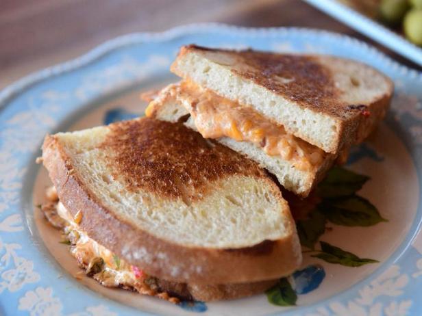 Фото Острый горячий сэндвич с сыром