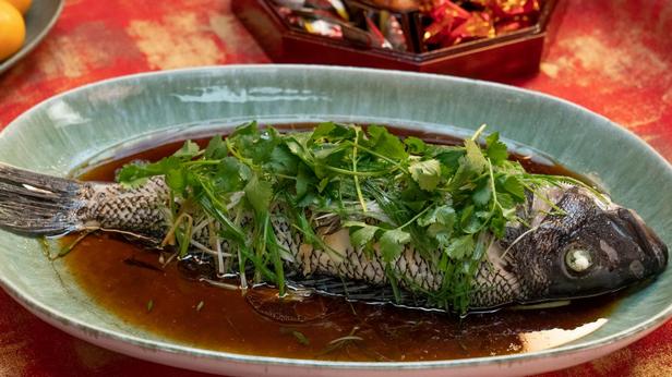 Как приготовить - Рыба в пароварке с пряным соевым соусом и зелёным луком