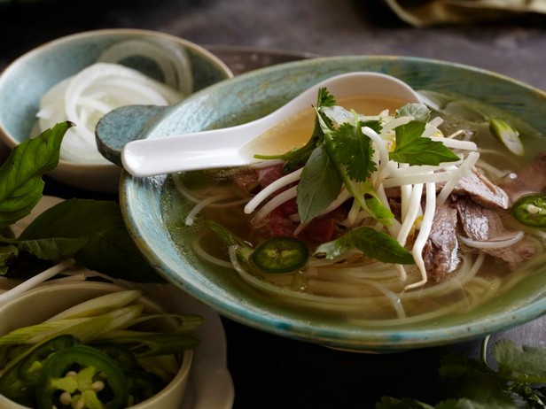 Вьетнамский суп с рисовой лапшой и говядиной