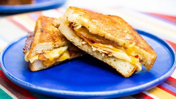Как приготовить - Горячий сэндвич с сыром от железного шефа
