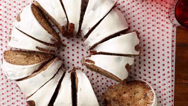 Как приготовить - Пряный кекс с яблоками и грецкими орехами в глазури из сливочного сыра