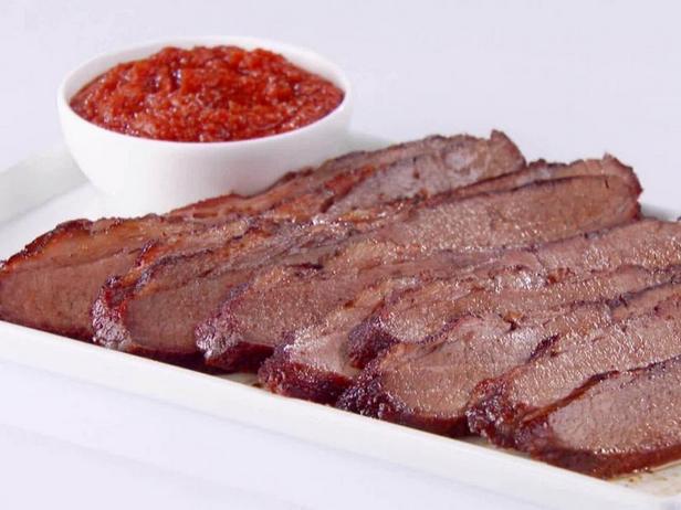 Как приготовить - Пряная говяжья грудинка в дымном соусе барбекю по-техасски