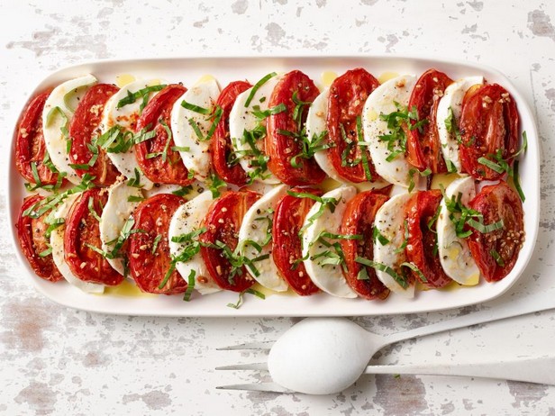Как приготовить - Салат «Капрезе» с вялеными томатами
