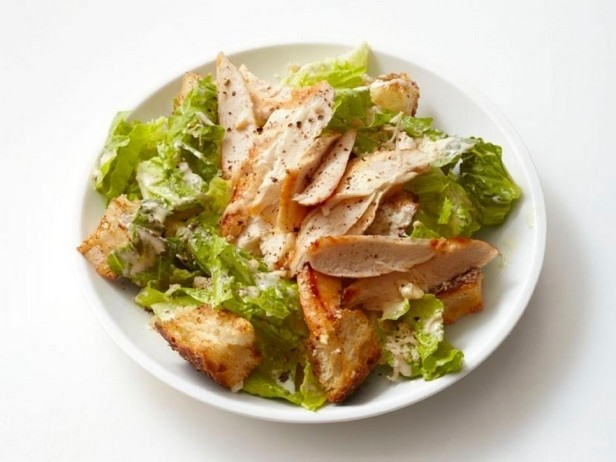 Легкий салат «Цезарь» с курицей