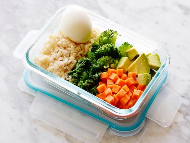 Бурый рис с яйцом и овощами для макрос-диеты