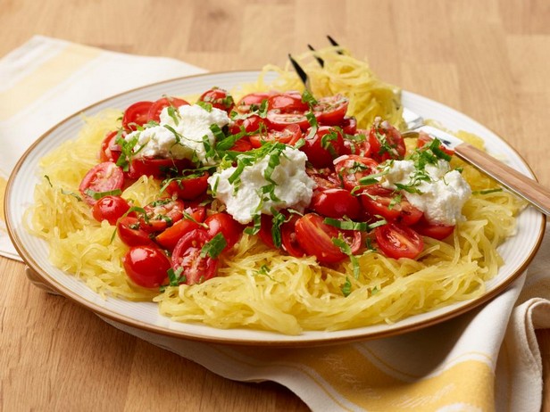 Тыква-спагетти с помидорами и рикоттой