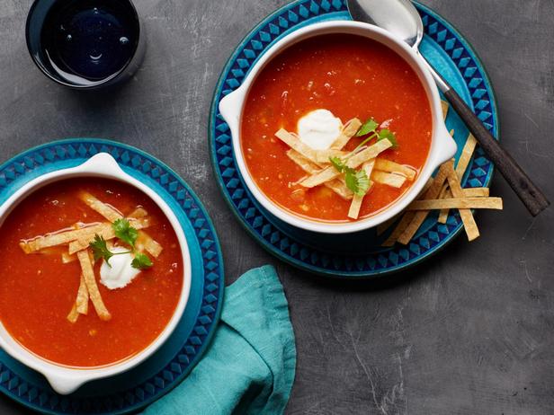 Как приготовить - Суп тортилья - томатный суп-пюре с кукурузными чипсами