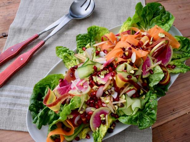 Как приготовить - Пёстрый хрустящий салат со свежей редькой и морковью