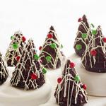 Влажные шоколадные мини-кексы «Рождественские ели»