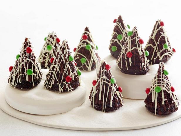 Как приготовить - Влажные шоколадные мини-кексы «Рождественские ели»