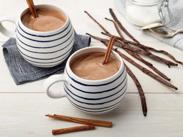 Как приготовить - Праздничный горячий шоколад из шоколада и молока