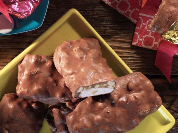 Как приготовить - Домашние шоколадные батончики с нугой и карамелью с арахисом