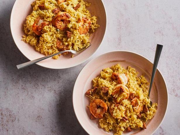Как приготовить - Рис с шафраном, креветками и испанской колбасой в стиле паэльи