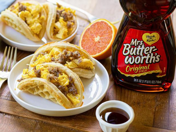 Как приготовить - Мексиканский завтрак с вафлями, острым мёдом и чипсами