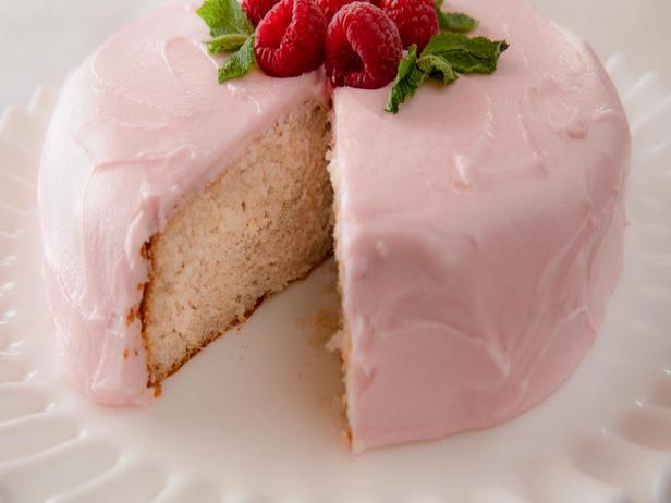 Как приготовить - Бисквитный торт с кремом на День Рождения
