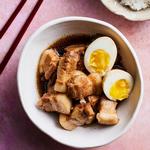 Тхит кхо трунг: Тушеная свинина и яйца в кокосовом бульоне по-вьетнамски